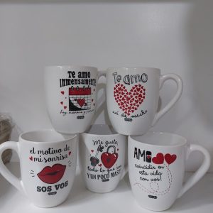 Taza blanca con frases