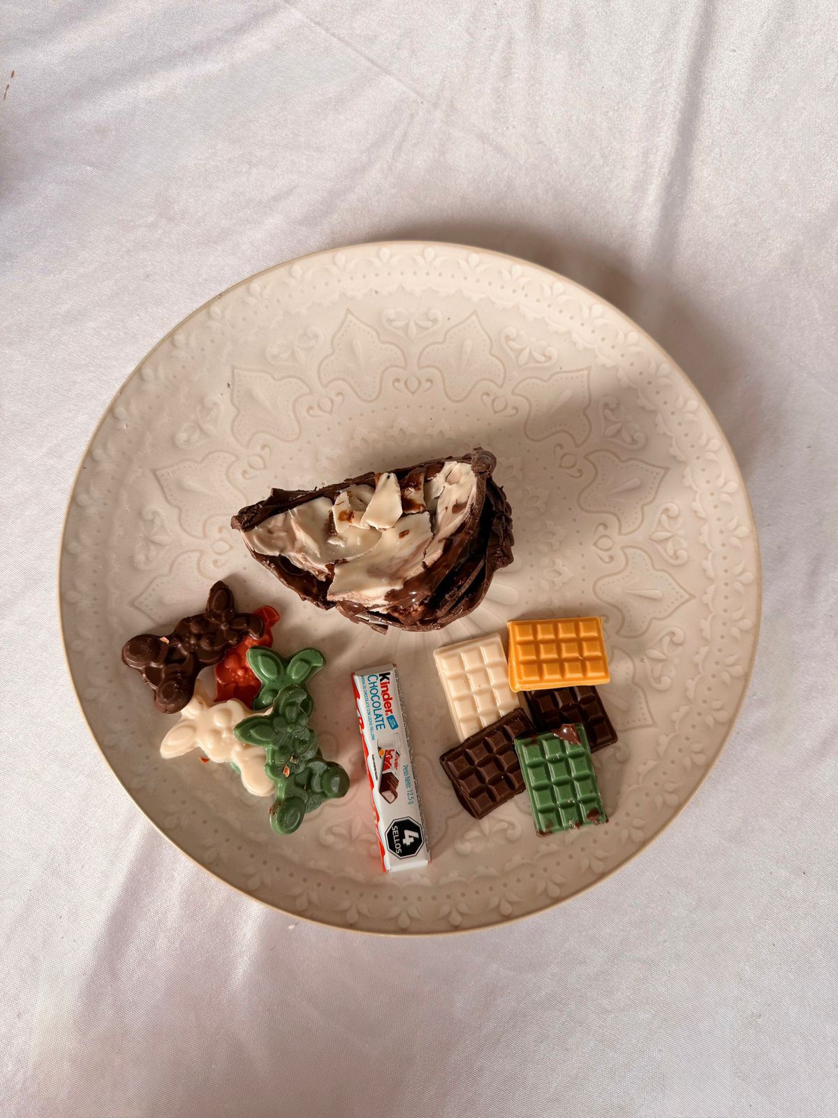 Huevo con cascarón relleno de Kinder - Image 3