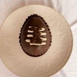 Huevo con cascarón relleno de Kinder