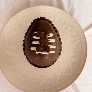Huevo con cascarón relleno de Kinder