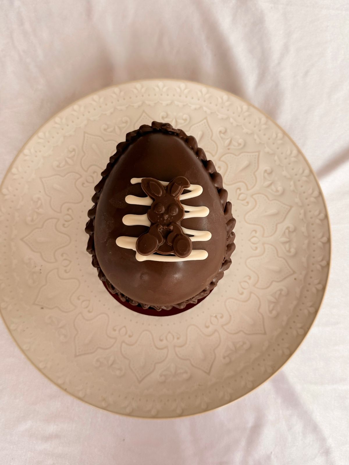 Huevo con cascarón relleno de Kinder